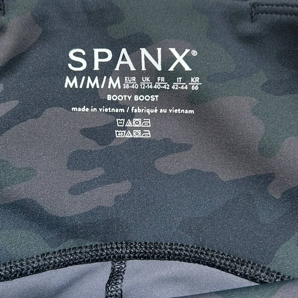 #235. NWT. SPANX Booty Boost 7/8 Printed Camo Leggings - Picture 12 of 13